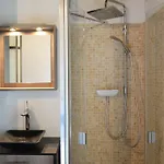 Dom wakacyjny Rustic Charm, Modern Comfort *