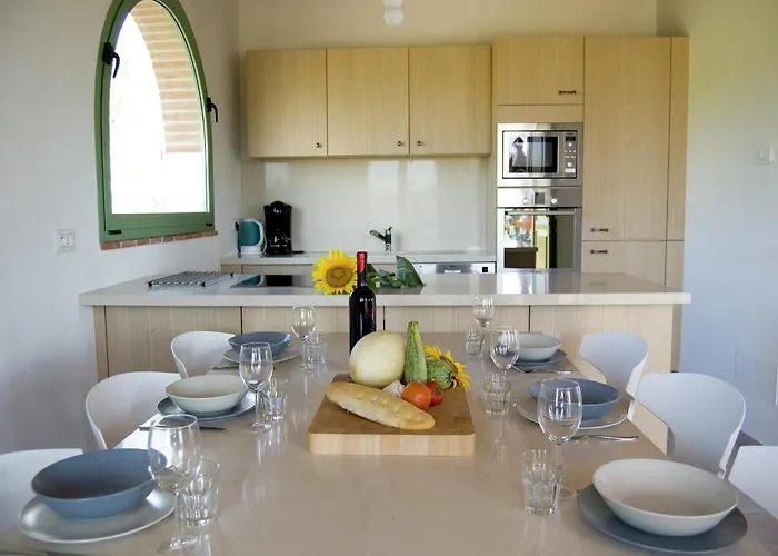 Rustic Charm, Modern Comfort Hébergement de vacances *