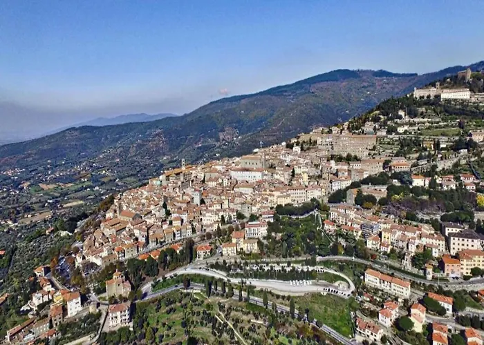 Rustic Charm, Modern Comfort Hébergement de vacances *