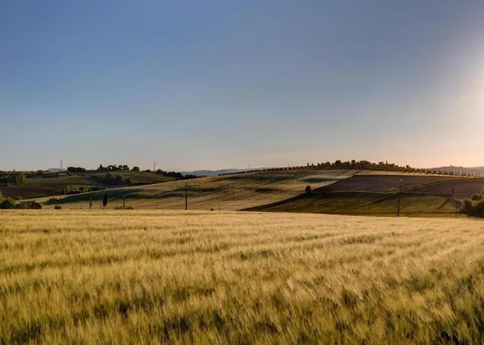 Rustic Charm, Modern Comfort Hébergement de vacances *