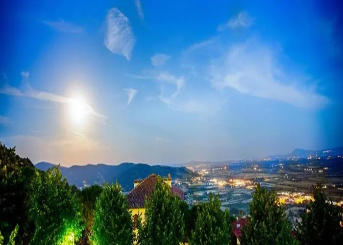 Rustic Charm, Modern Comfort Hébergement de vacances Cortone